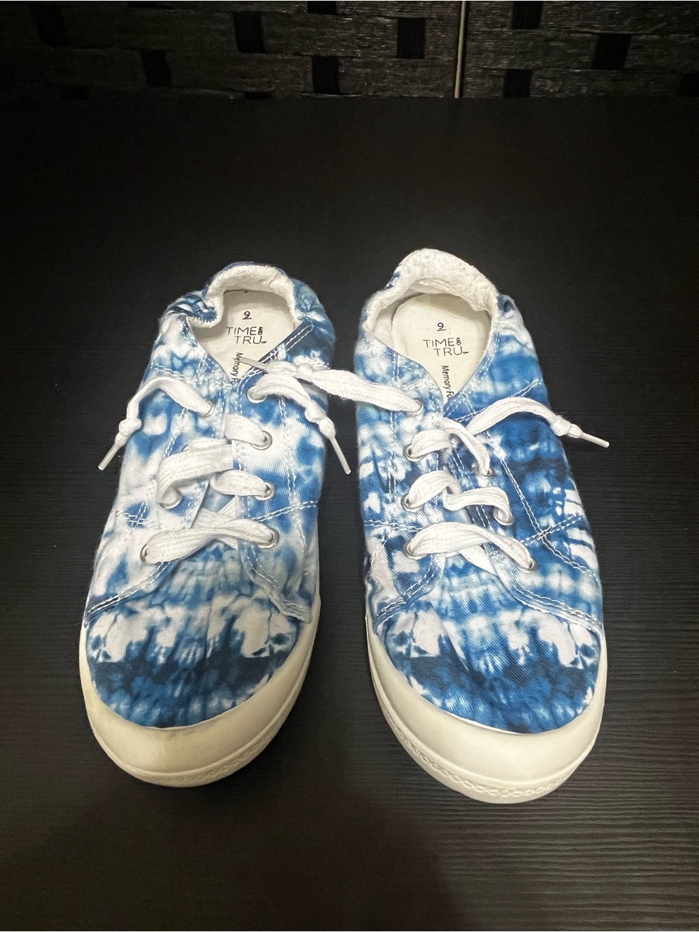 Women’s Time and Tru white and blue tie-dye sneakers Size 9